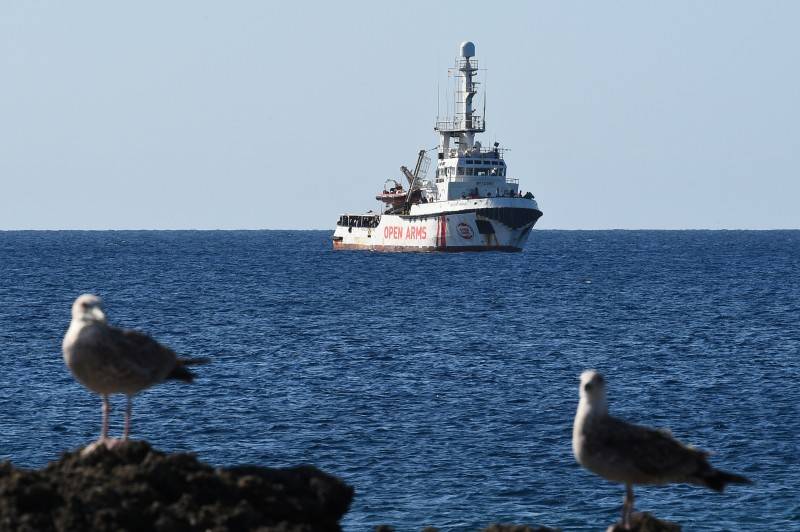 Italy's Salvini dismisses fears for health of stranded migrants