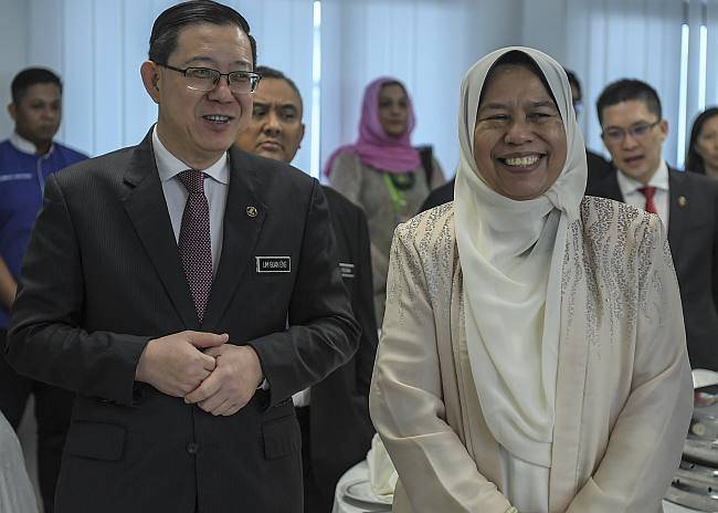 Lim Guan Eng (left) with Zuraida Kamaruddin.