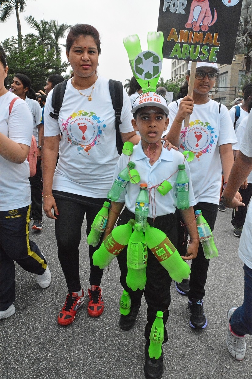 1,000 walk for human values | The Star