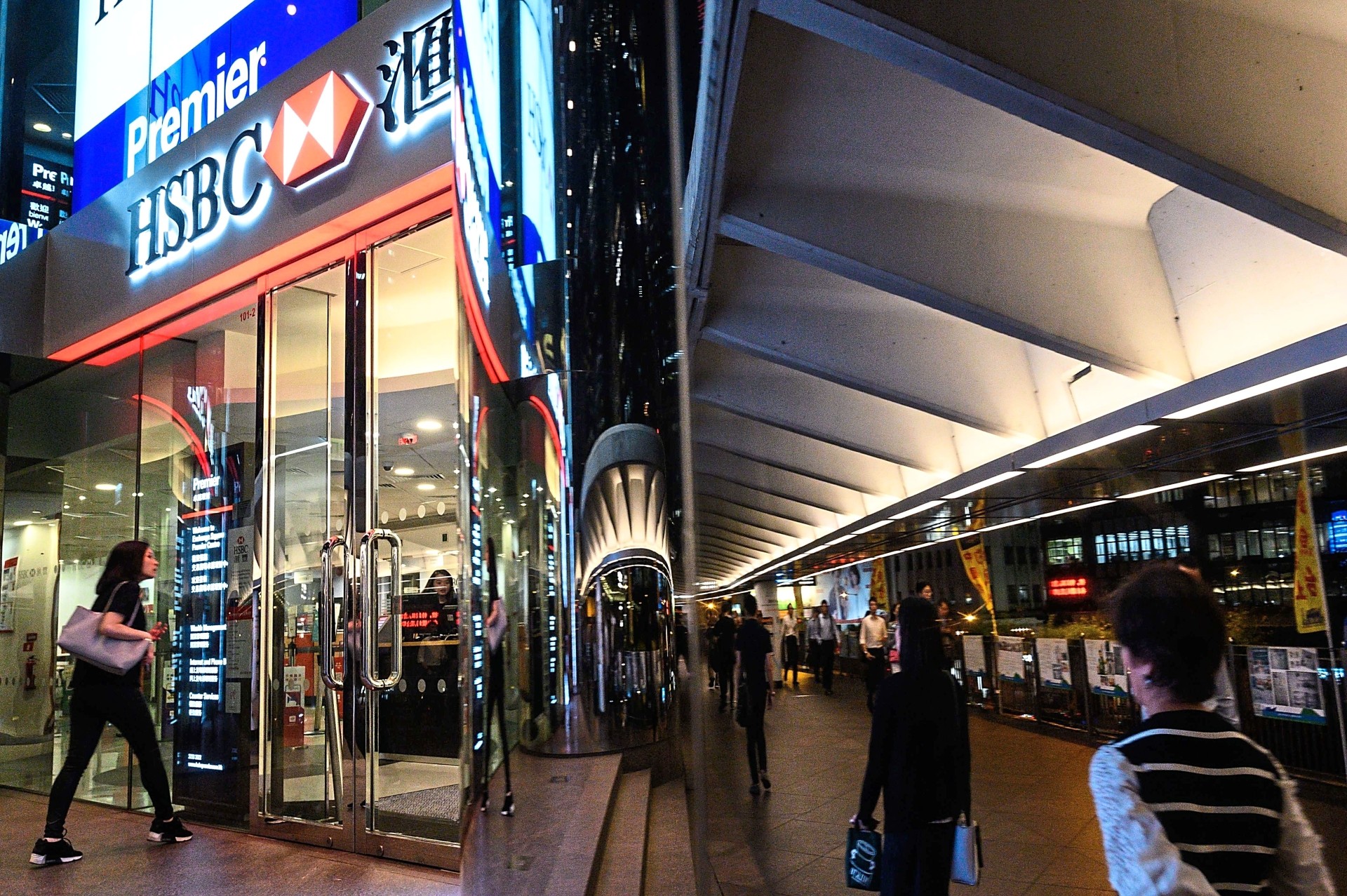 hsbc-cuts-hong-kong-prime-rate-for-first-time-in-11-years-the-star