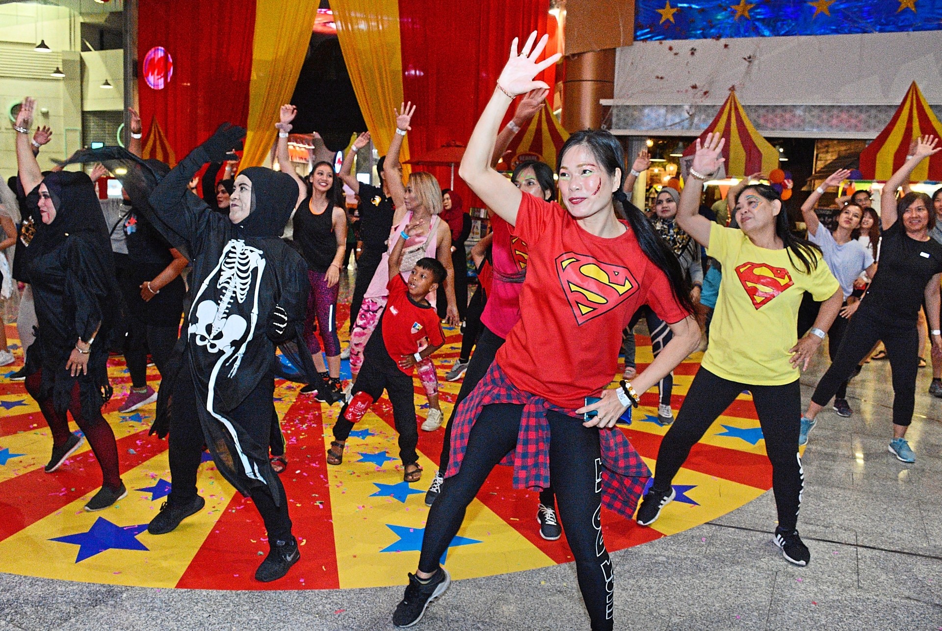 Over 1 000 Revellers Have Ghoulish Good Time At Top Drawer