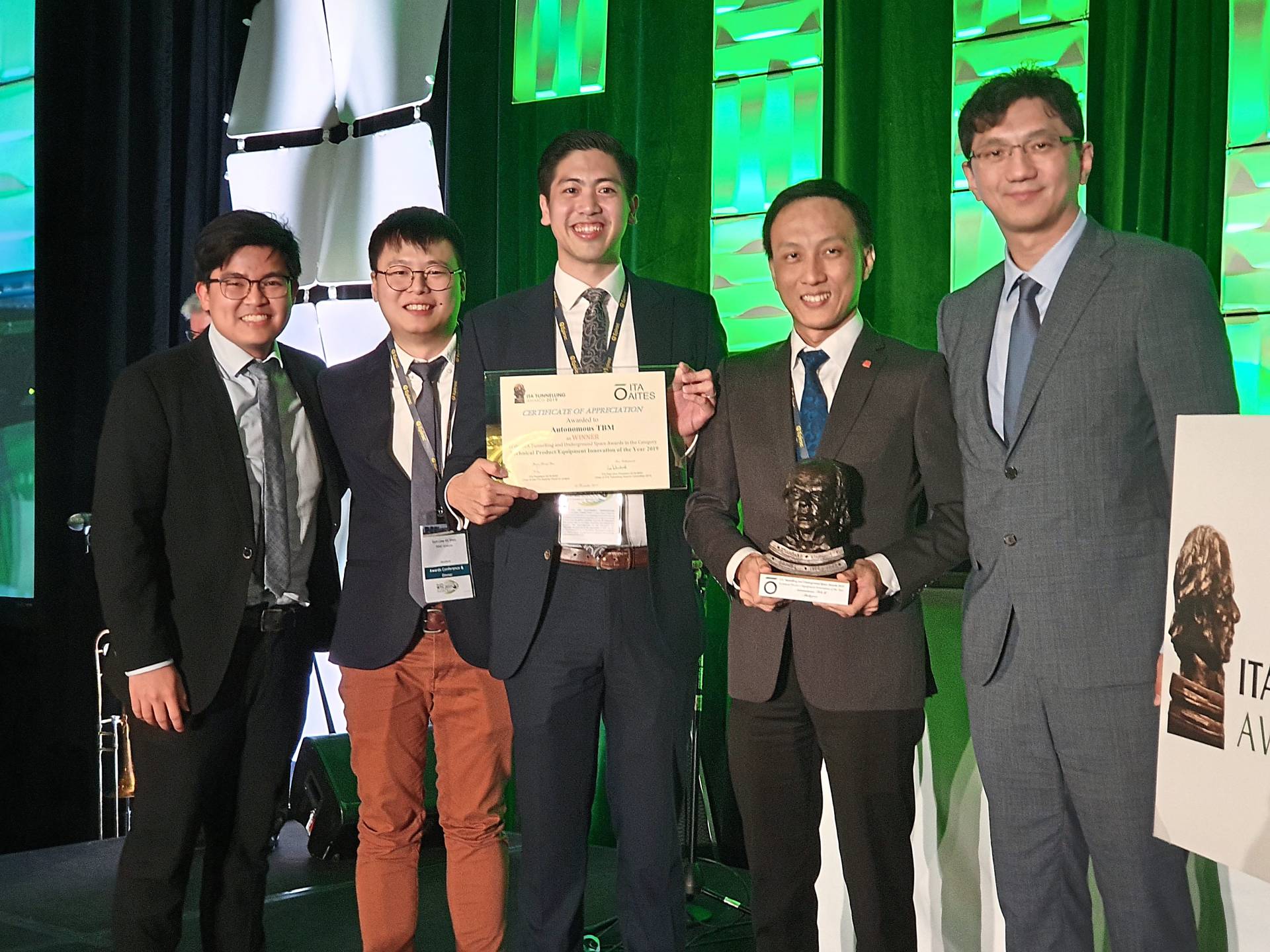 Chin (centre) and Ng (second from right) with their team members after receiving the award in Miami early this week. Other inventors of this system include (from left) John Lim Ji Xiong and Liew Kit Shen. On the far right is ITA executive council member Hangseok Choi.