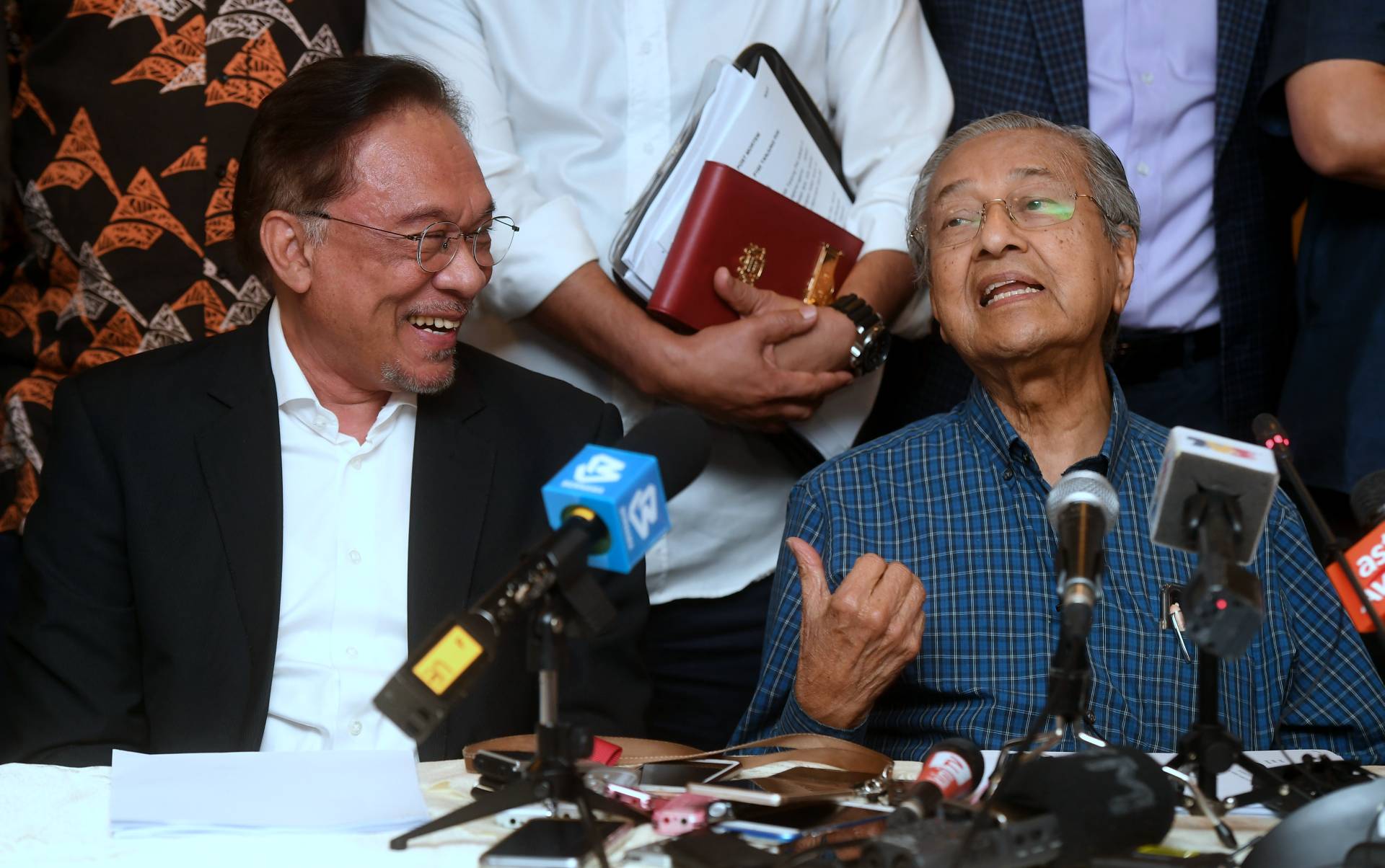 Dr M says not sure if Anwar will be in Cabinet, Anwar jokes 'I didn't apply' | The Star