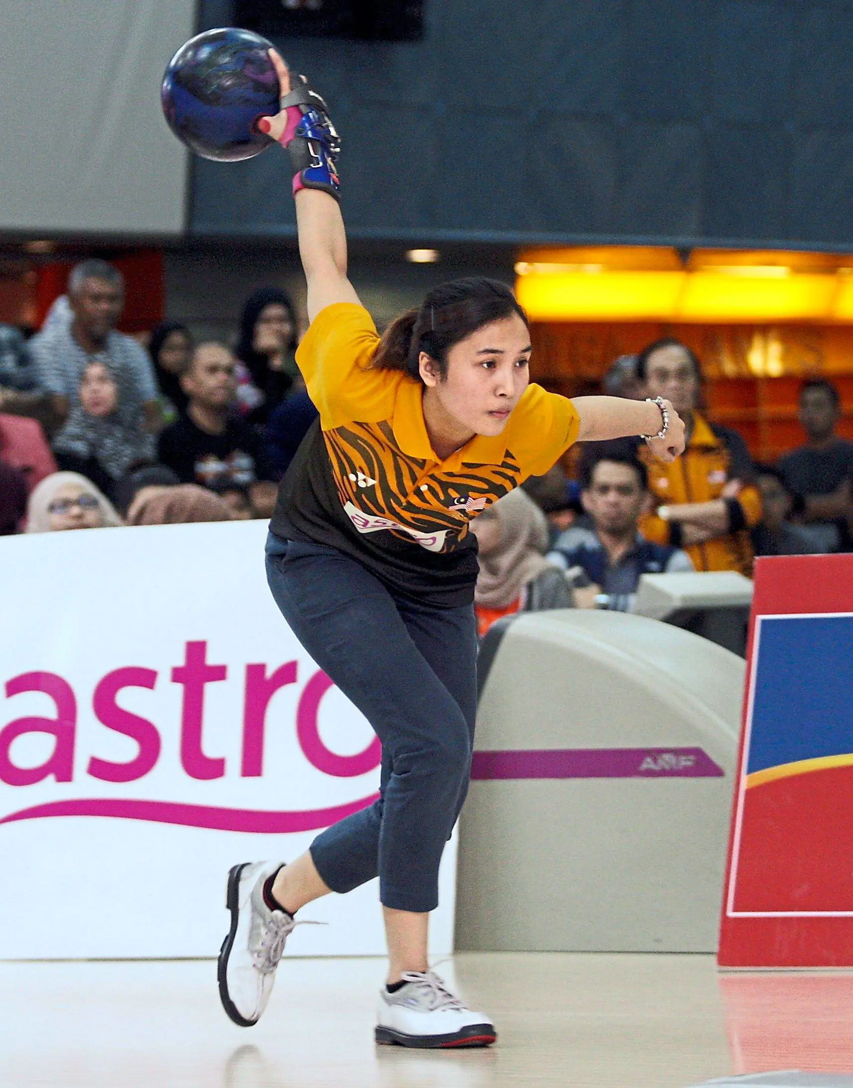 Chiroyli tatuirovka qilingan qiz bilan jinsiy aloqa Filmlar hamma uchun porno tomosha qilish uchun emas.