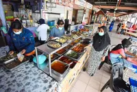 Penang hawkers not selling food online losing out