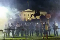 US race riots: Clashes outside White House as US cities under curfew