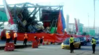 Makeshift structure at Klang LRT project site collapses, causing jam