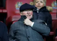 Ferguson congratulates old rival Dalglish on Liverpool's title win