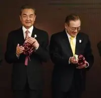 China urges Philippines to safeguard friendly ties