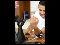 Tunisian startup 3D prints solar-powered bionic hands