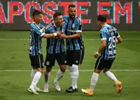 Souza double helps Gremio into fourth spot