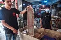 This Thai coffin maker kickflips caskets into skateboards