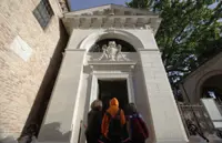 Daily readings and tributes at Dante's tomb to honour his 700th death anniversary
