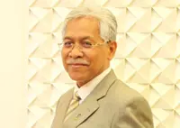 Umno's Idris Jusoh backs PM, chides Ahmad Zahid's leadership