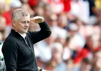 Soccer-Solskjaer defends Jones from Ferdinand criticism
