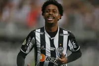 Soccer-Keno scores late as Atletico beat Internacional 1-0