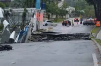 Jalan Sri Hartamas 1 in KL closed to traffic after sinkhole appears