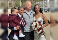 Actor Tom Hanks crashes a couple's beach wedding