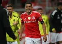 Soccer-Internacional beats Gremio, whose relegation fears deepen