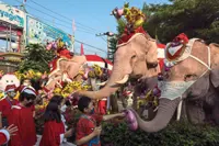 Jumbo Santas add safety twist to 15-year school tradition