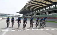 Civil servants recognised for 24-hour cycling feat