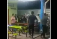 QuickCheck: Did two vendors at a food court get into a brawl over customers?