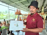 Malay craftmakers undeterred