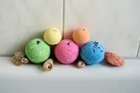 How to make your own rainbow bath bombs at home
