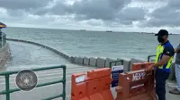 Penang Esplanade's lower walkway temporarily closed due to high tide phenomenon