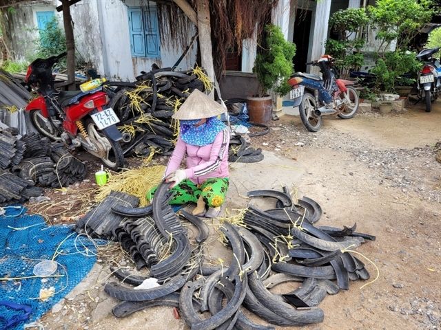 Old rubber tyres for oyster farming pose health and environmental risks - Vimarsana News