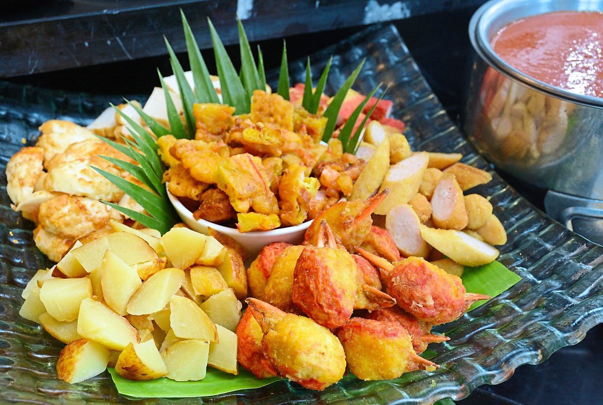 A generous helping of pasembur will spice up your weekend.
