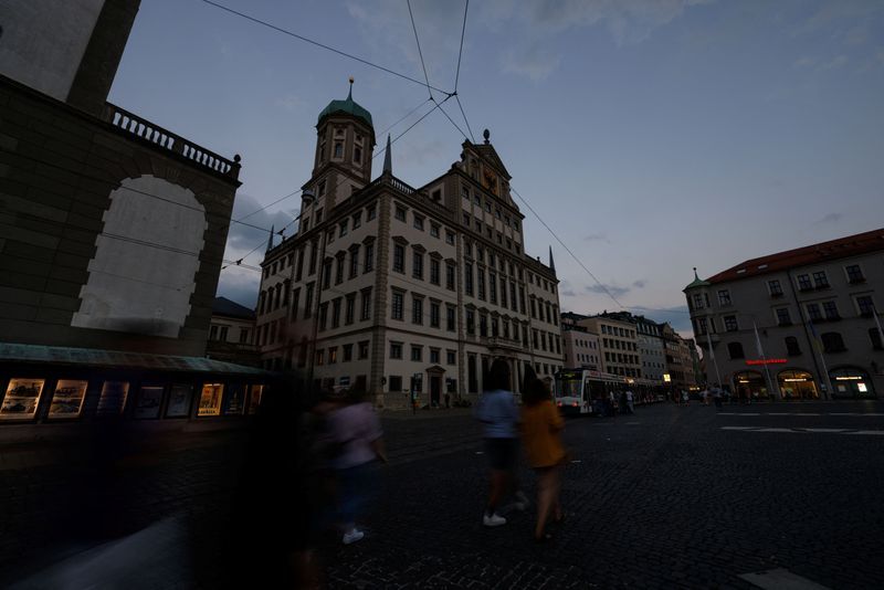 Dimmed street lights, shorter showers: Germany leads Europe energy savings drive - Vimarsana News