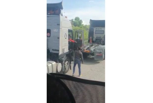 Cops nab man for threatening lorry driver with a knife in Klang - Vimarsana News