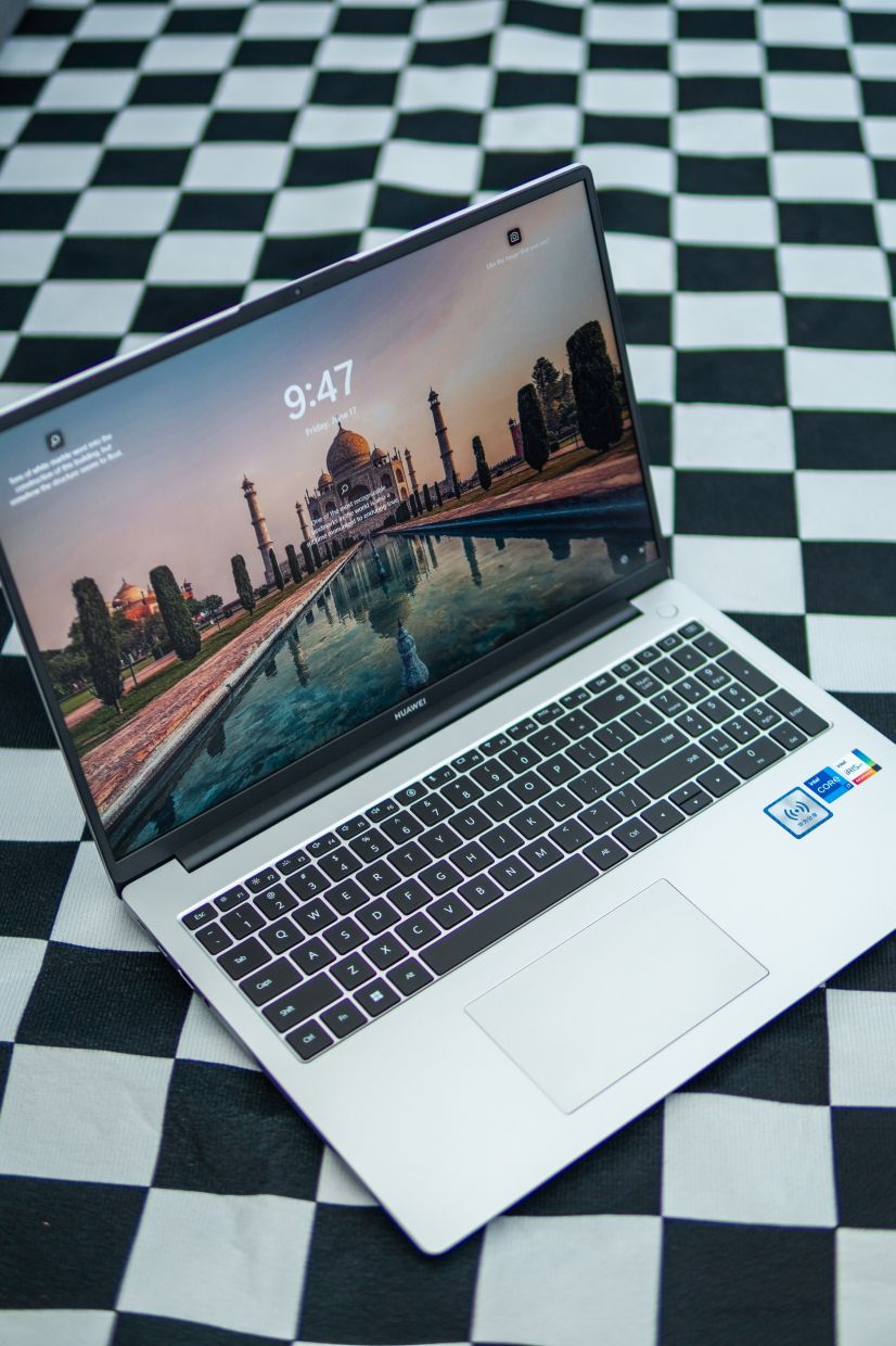 HUAWEI MateBook D 16 maximises productivity with a larger screen for a vast display and a lightweight and compact body with higher performance.