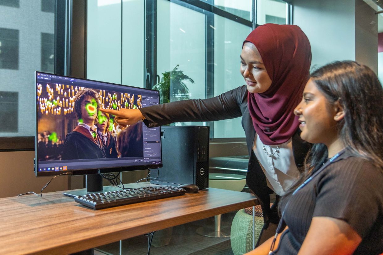 APU psychology students analyse human behaviours with high-tech equipment - Vimarsana News
