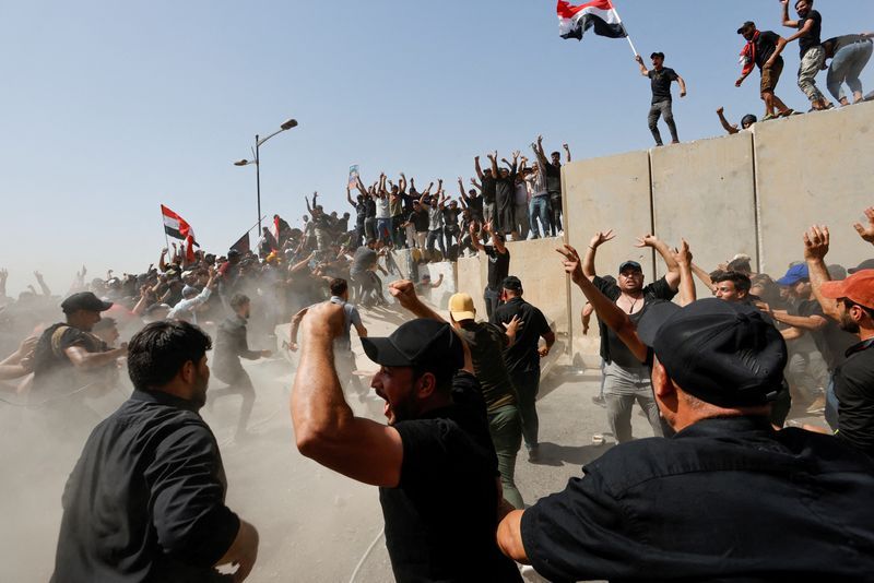 Supporters of Iraqi cleric Sadr storm back into Baghdad's Green Zone - Vimarsana News