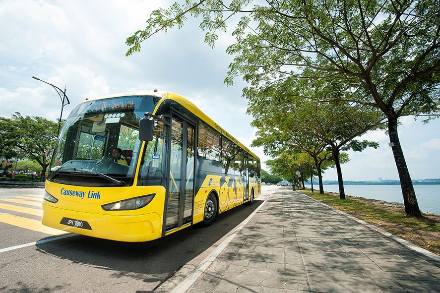 Visa, in partnership with Handal Indah, offers travellers and daily commuters between Malaysia and Singapore the opportunity to tap their Visa contactless cards to ride on causeway link buses.