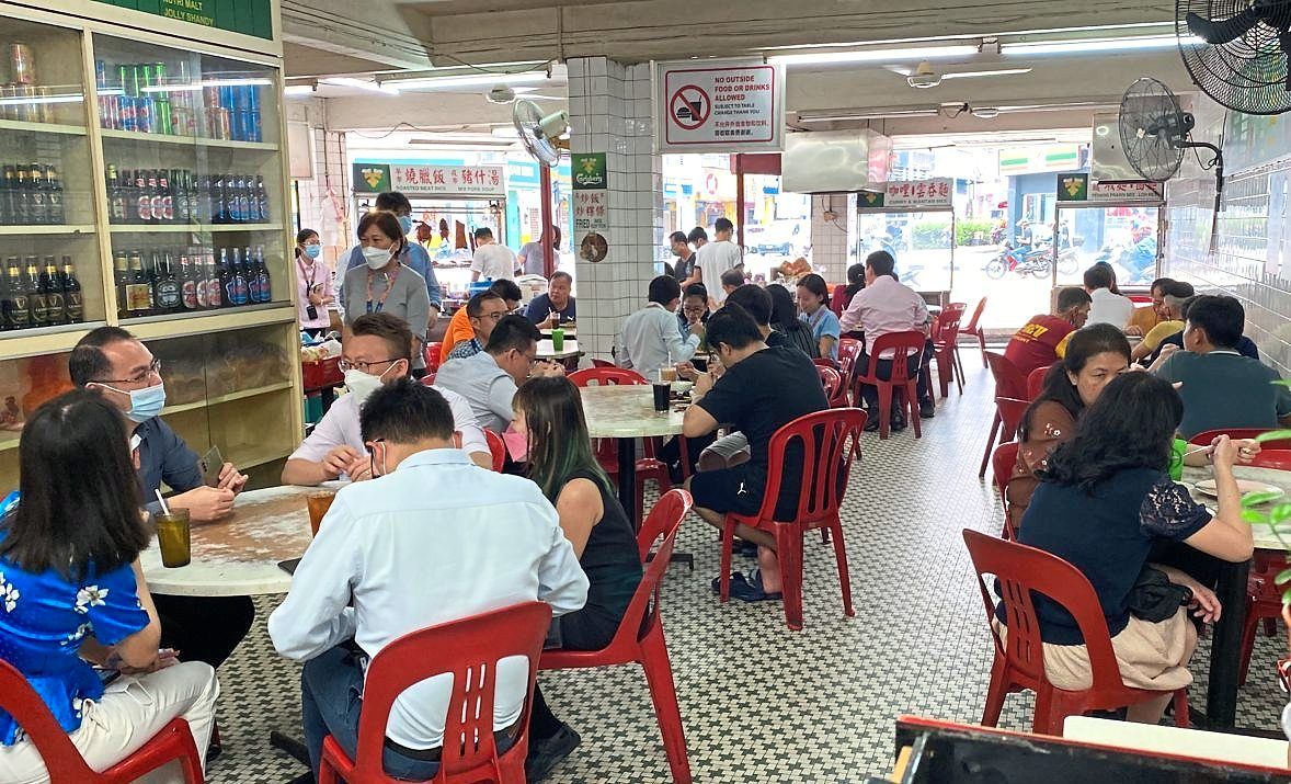 On weekdays, the shop is packed with office workers who come for lunch.