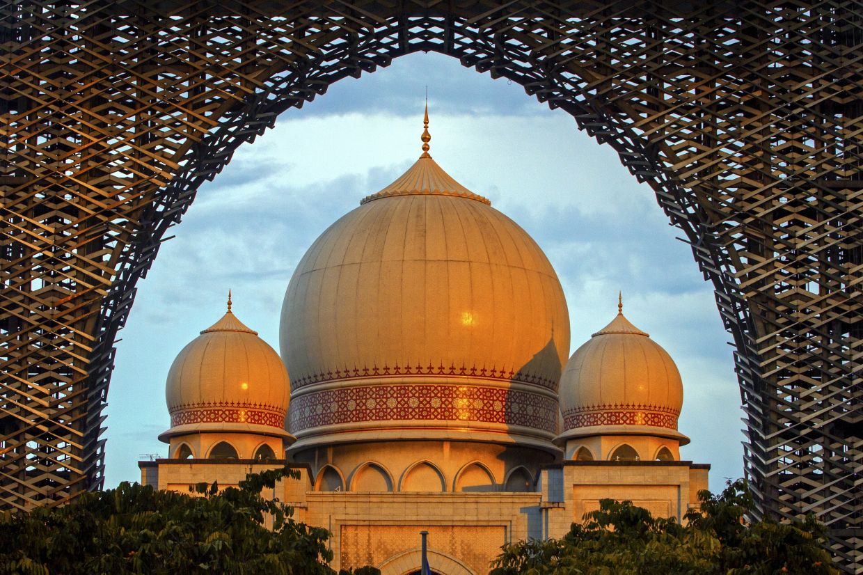 Citizenship ruling for kids born overseas to Malaysian women overturned by Court of Appeal - Vimarsana News