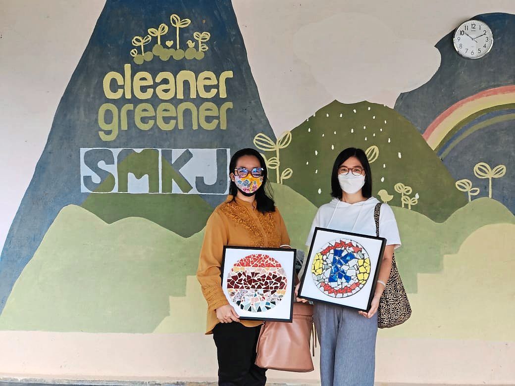 Bono (left) and Lim holding mosaic art pieces done by the participants.