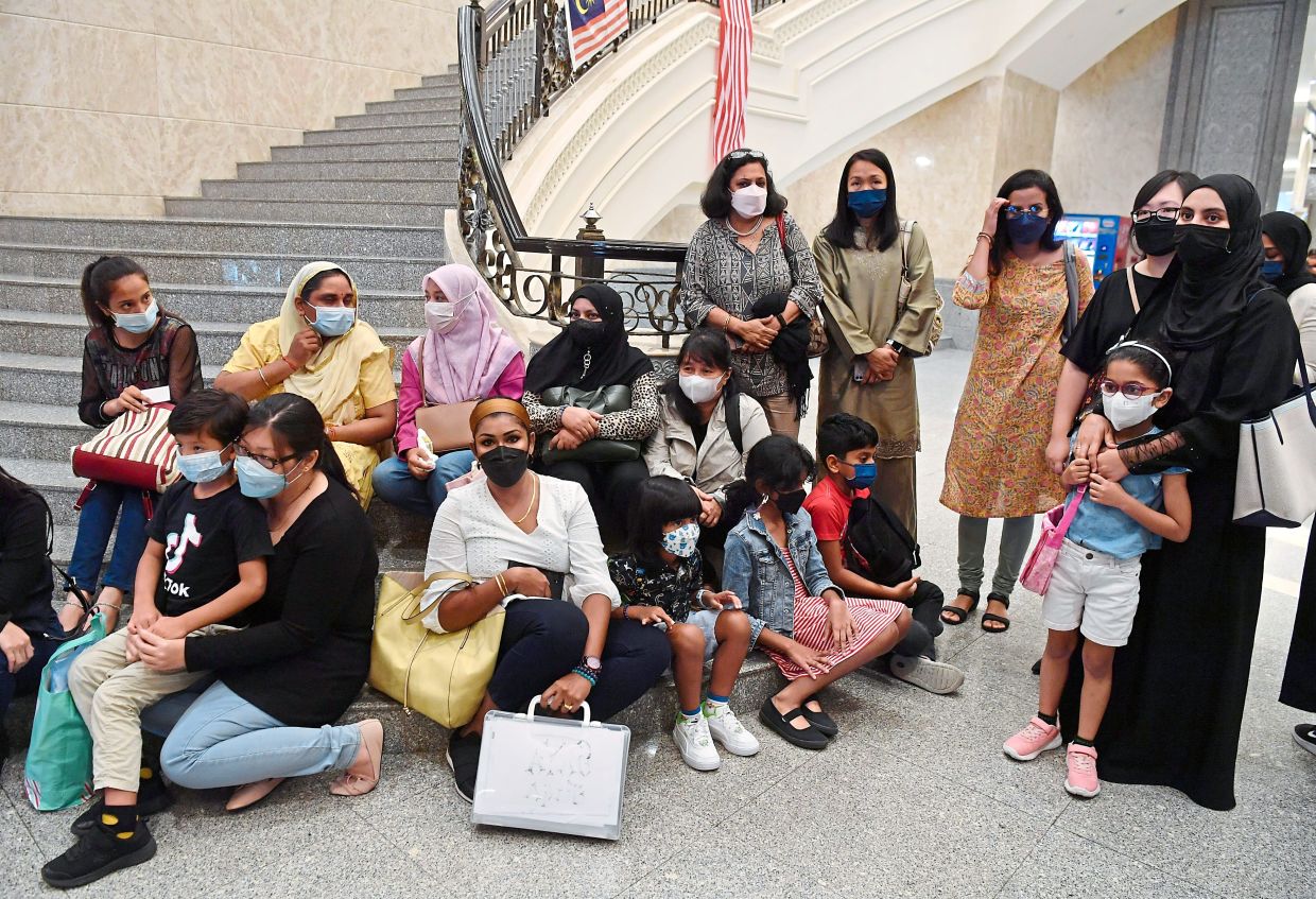Mothers lose in citizenship bid - Vimarsana News