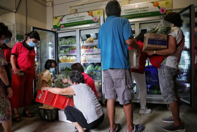 Community fridge in Tampines offers free groceries for low-income families - Vimarsana News