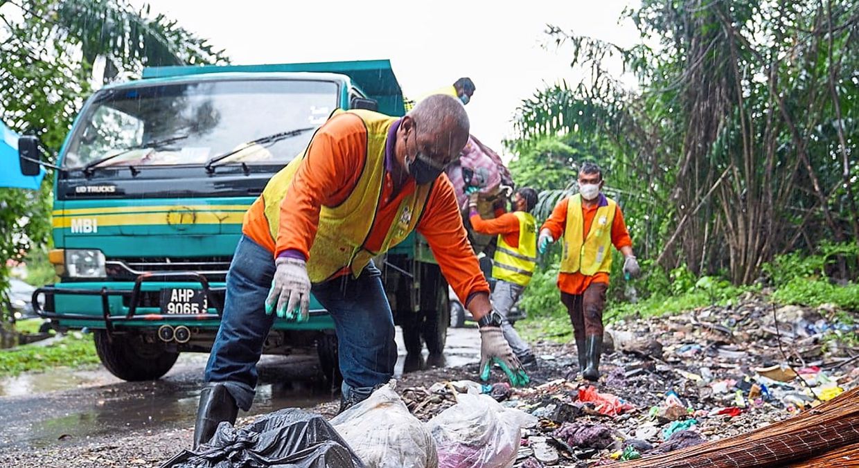 Ipoh City Council workers cleaning up an illegal dumpsite in RPT Pengkalan Pegoh Seberang. — Courtesy photo