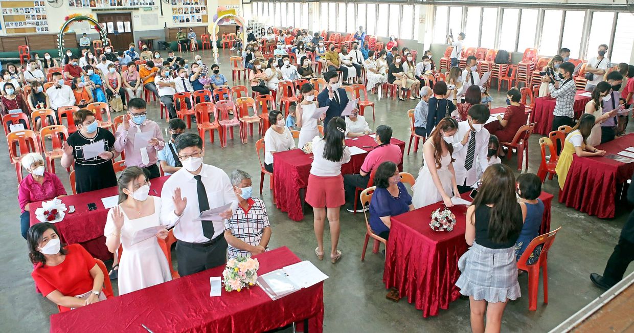 Hungry ghosts no barrier to 13 couples - Vimarsana News