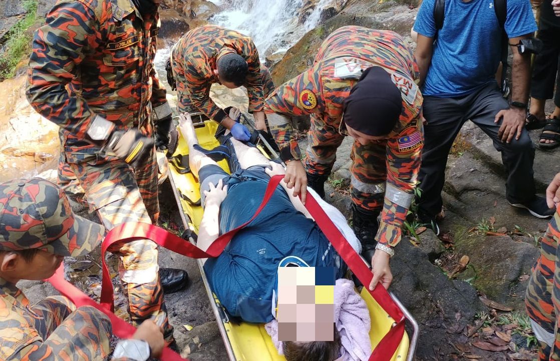 Bomba rescues Briton with broken leg at Kanching waterfall - Vimarsana News