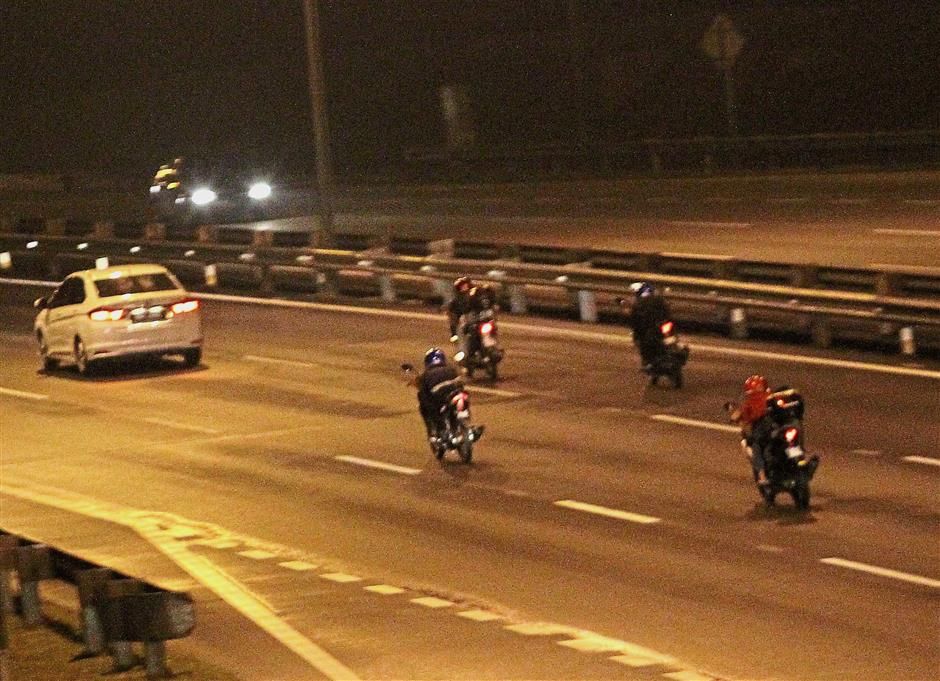 Cops use videos to nab and charge mat rempit - Vimarsana News