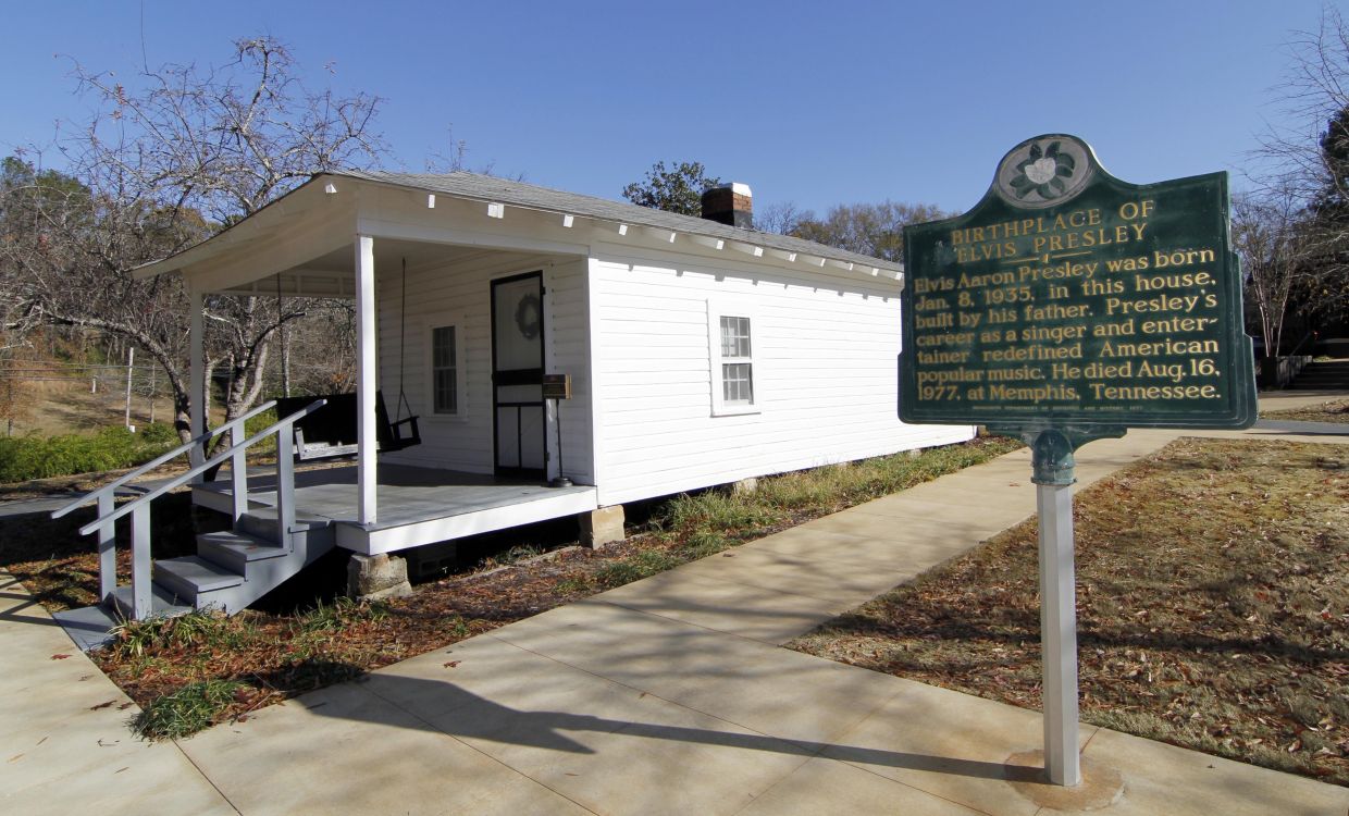 A historical marker is pictured on Dec. 10, 2009, that denotes the childhood home of Elvis Presley. – Photo: AP