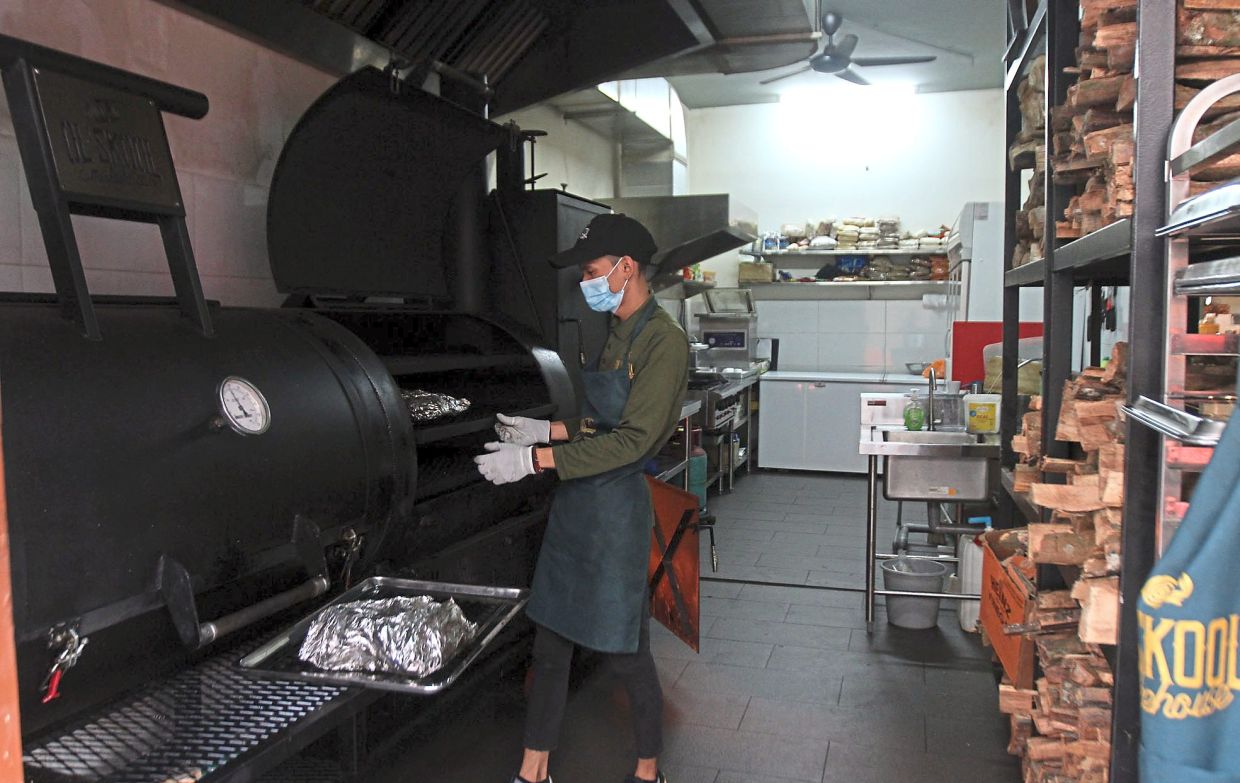 Meat is cooked over rubberwood using barbecue smokers to render a smoky aroma and taste.