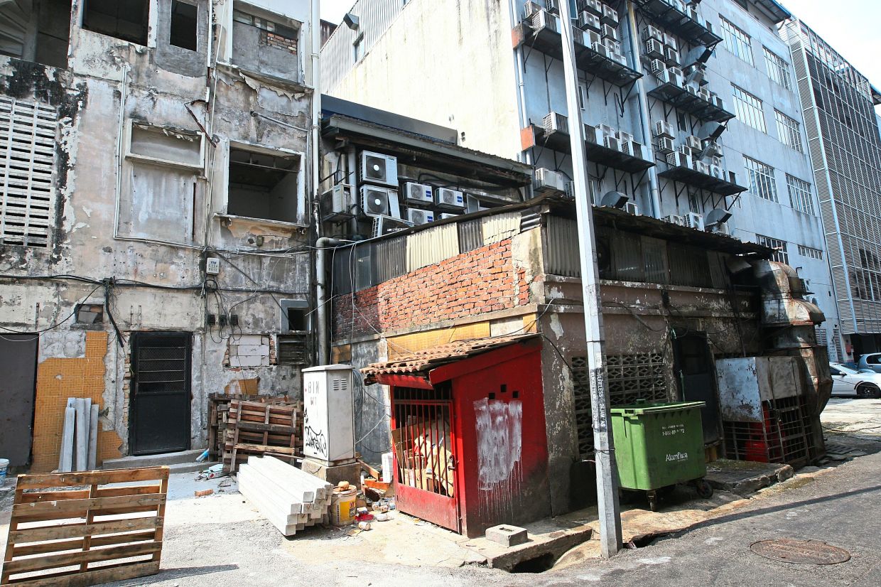 Building a structure over drains is not permitted in Kuala Lumpur.