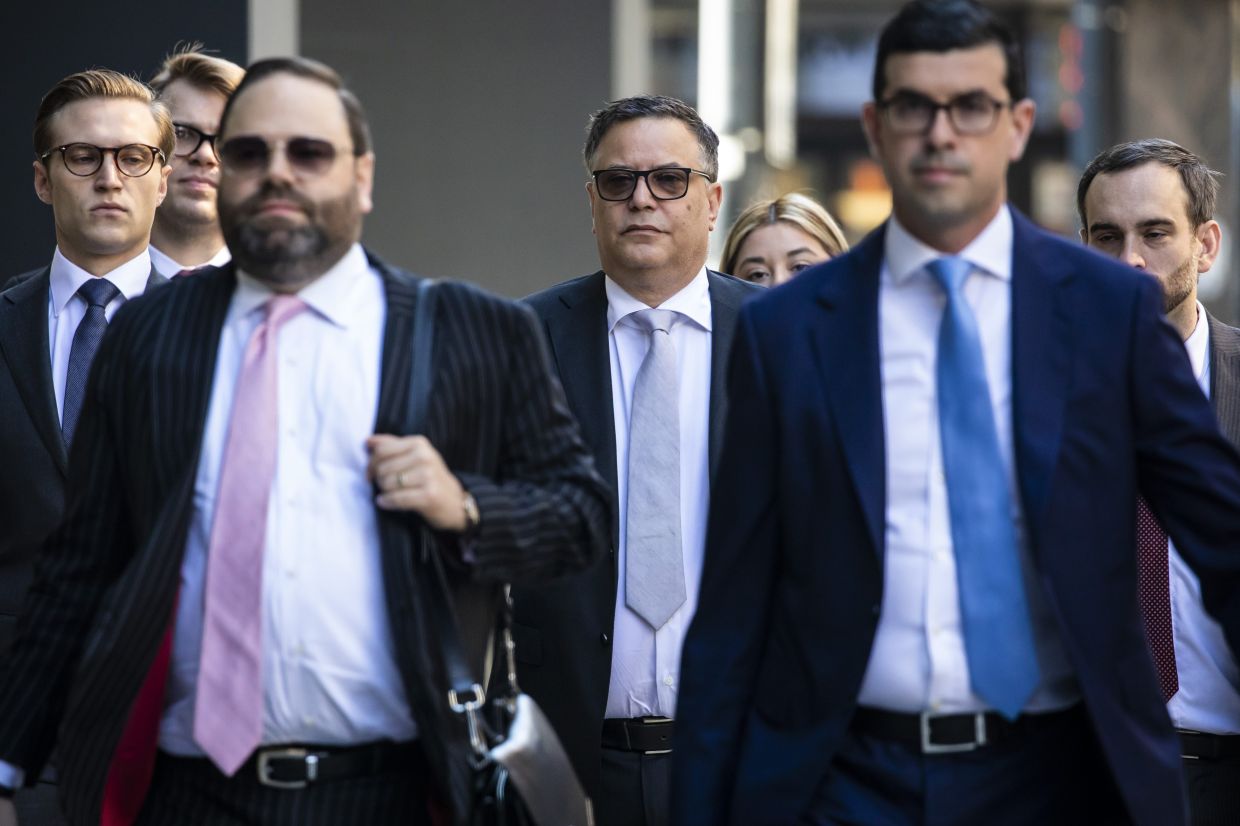 Flanked by attorneys, Derrel McDavid walks into the Dirksen Federal Courthouse in Chicago as opening statements were expected to begin in R. Kelly's trial, Wednesday morning, Aug 17, 2022. Two Kelly associates, Derrel McDavid and Milton Brown, are co-defendants. McDavid is accused of helping Kelly fix the 2008 trial, while Brown is charged with receiving child pornography. Like Kelly, they also have denied wrongdoing. Photo: AP